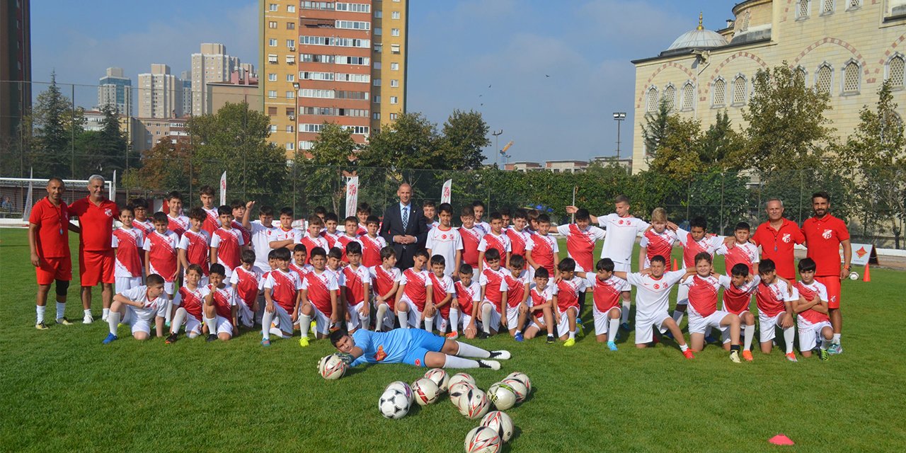 İstanbul Sitespor Türk futboluna  yıldızlar yetiştiriyor