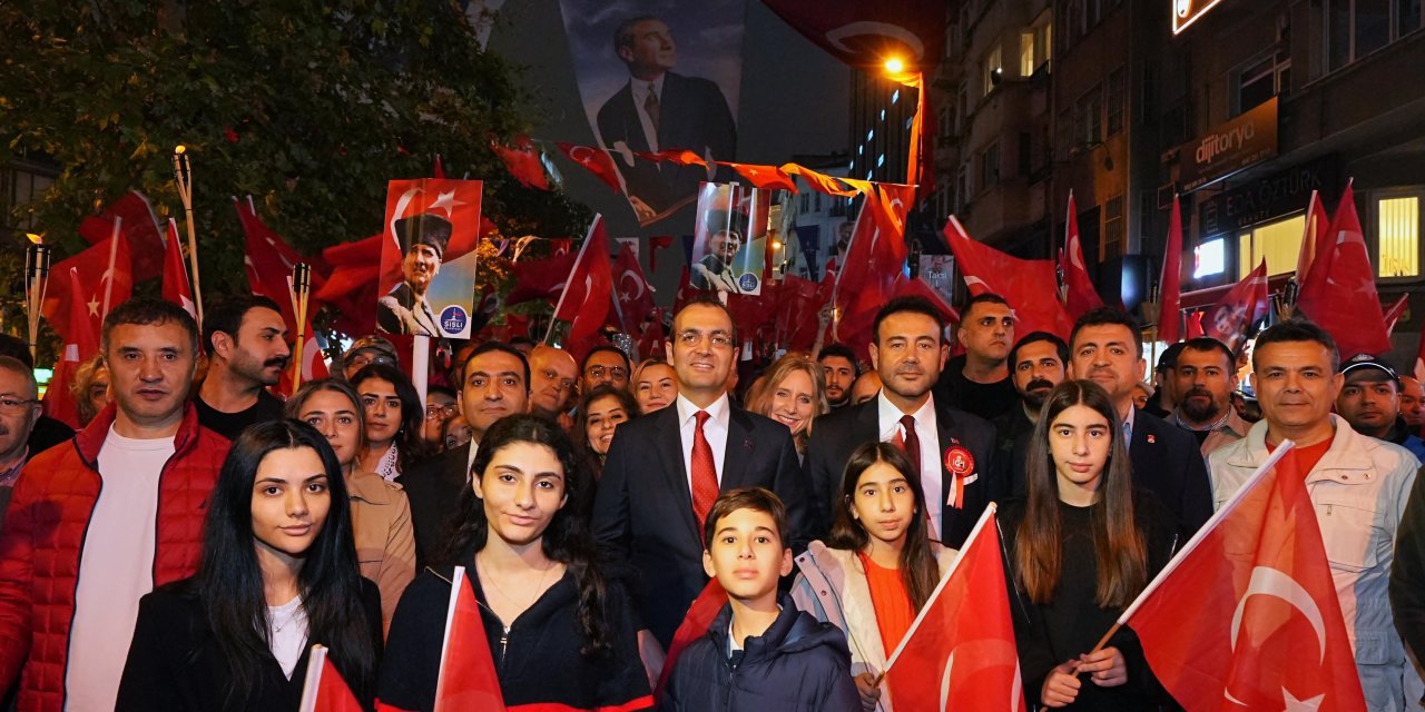 Beşiktaş, Beyoğlu ve Şişli’den binlerce kişi Cumhuriyet için yürüdü